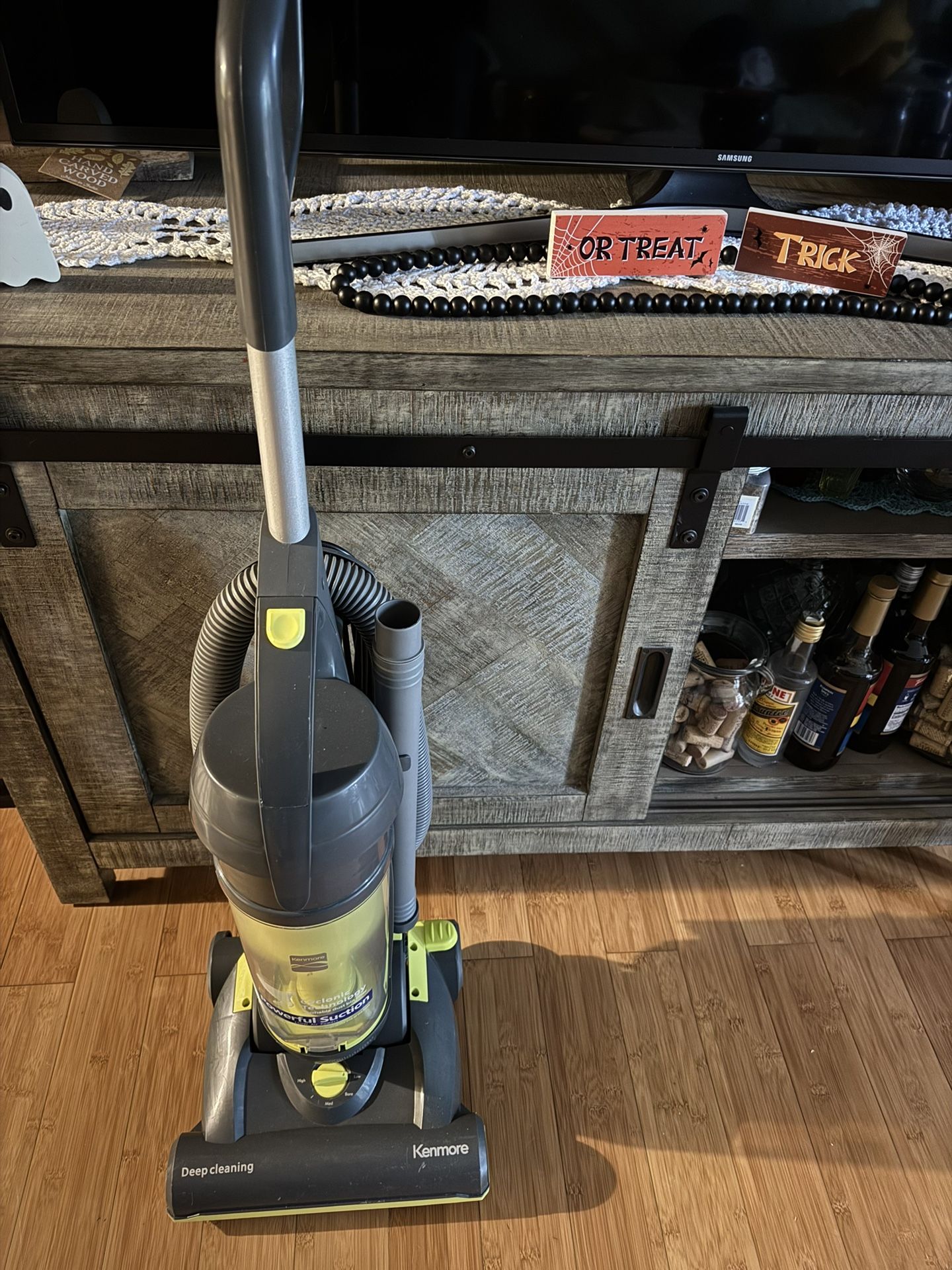 Vacuum Kenmore Like New