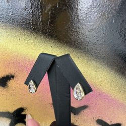 10k TEARDROP NAT DIAMOND EARRINGS 