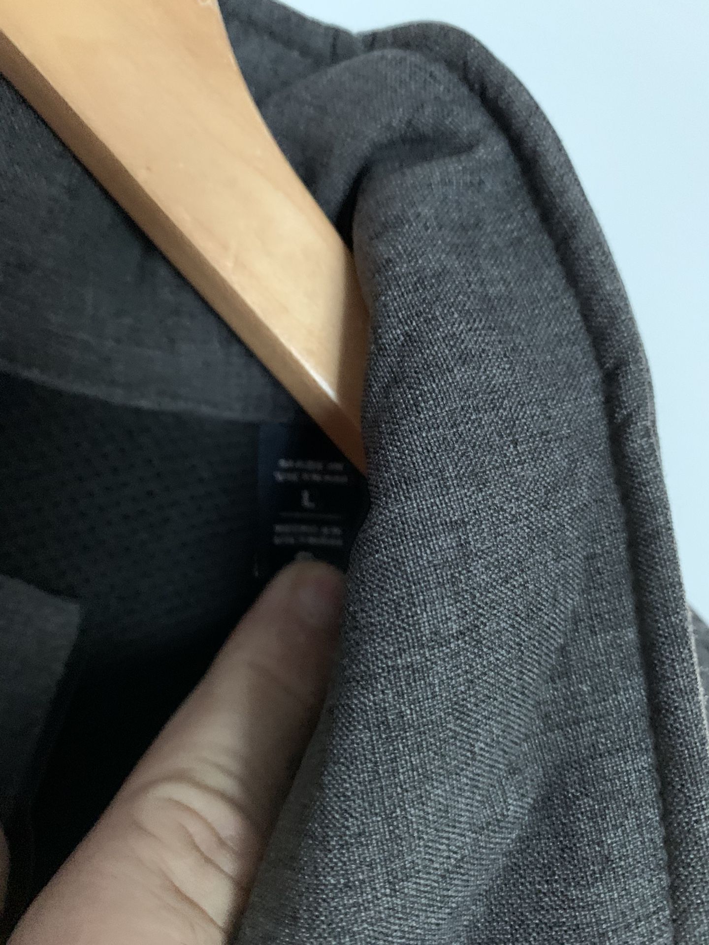 Men’s Tommy Hilfiger Brand Zippered Jacket Size Largr Dark Gray.