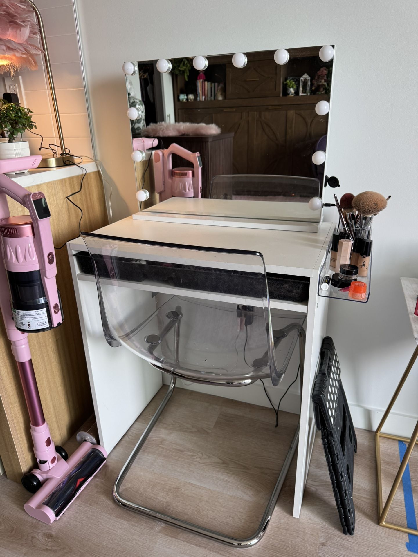 Makeup Vanity With Mirror And Chair