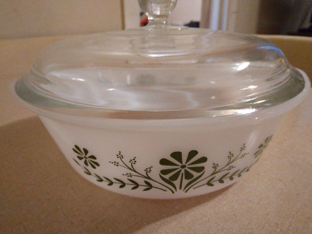 Vintage PYREX Crazy Dsisy Casserole Dish Yes I Ship Like NEW