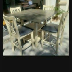 High Table W/4 Bar Stools 