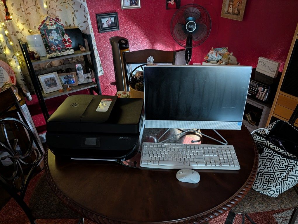 HP ALL IN ONE WHITE DESKTOP COMPUTER