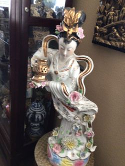 Vntage statuei