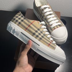 Burberry shoes