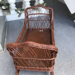 Wicker bassinet