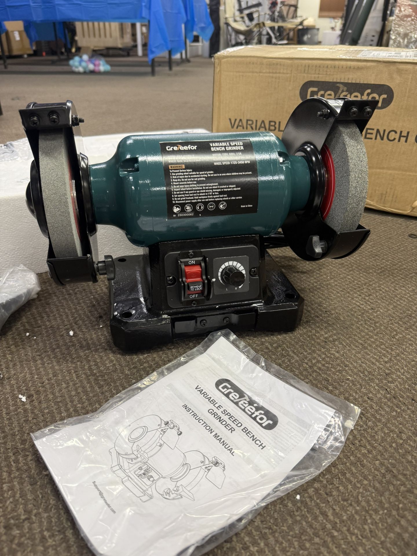 Greteefor 6-Inch Bench Grinder with Variable Speed, 1(contact info removed) RPM, 1/2 HP Brushless Induction Motor,