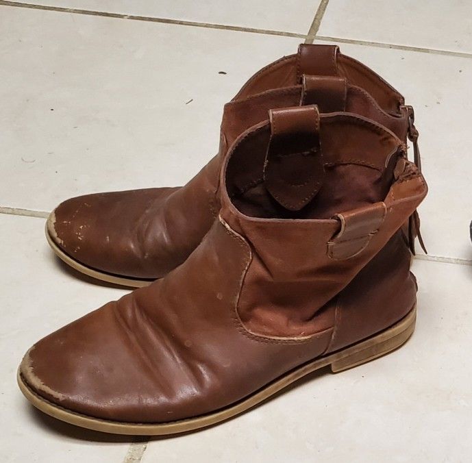 Girls Cat And Jack Brown Boots Size 5
