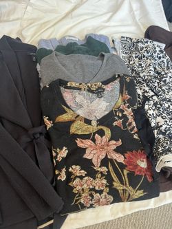 Women’s Size S-M Sweaters