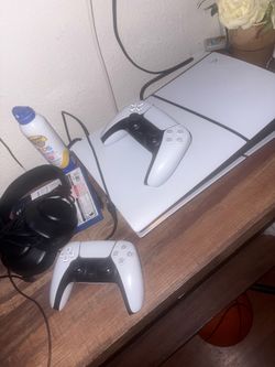 Sony PlayStation 5 Slim Console Disc Edition 1TB (1,000 GB) + 2 DualSense Wireless Controllers + FC26 + JBL Quantum 100M2 Headset