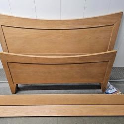 RARE FIND! Great Vintage Condition - Ethan Allen Blonde Moon Bed - Queen