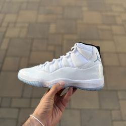 Jordan 11 Legend Blue Size 8