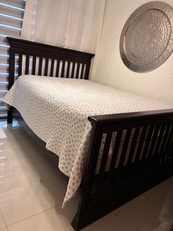 Full size bed w/ mattress