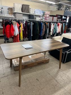 VASAGLE Extendable Dining Kitchen Table w/ Tapered Legs Curved Transitions - Honey Brown