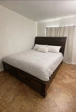 King bed with mattress