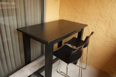 Black Patio pub table + 2 stools