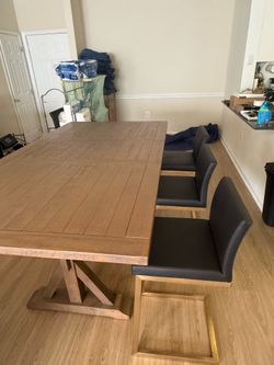 Jofran Inc Large Dining Table with 6 TOV Furniture Black High Chairs