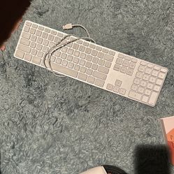 Apple Keyboard