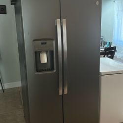 GE Refrigerator 