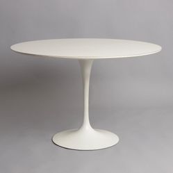 Original Knoll Saarinen Tulip Dining Table