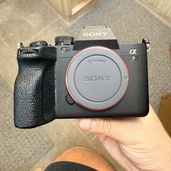 Sony A7IV body only