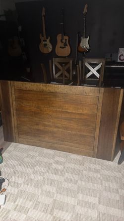 Dinning Table and 4 Barstools