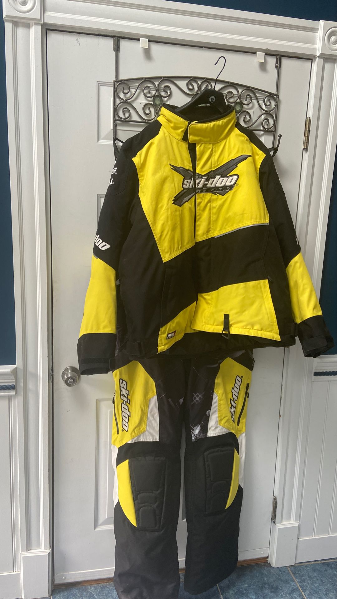 Snowmobile jacket