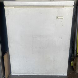 White Westinghouse Deep Freezer