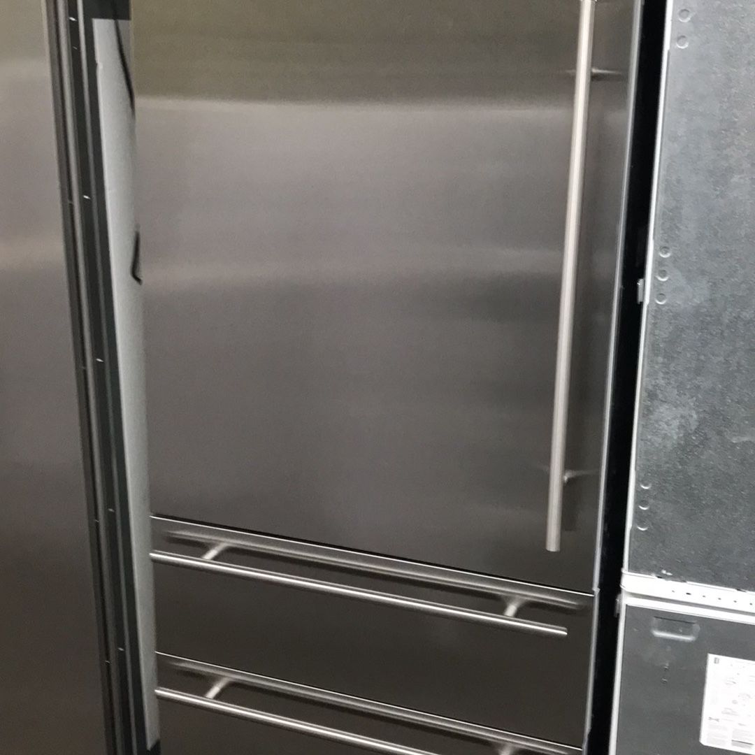 Viking 36”Wide 7Series Built In Bottom Freezer Refrigerator In Stainless Steel