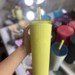 Starbuck Cups 