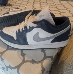 Men's Nike size 9   35.00