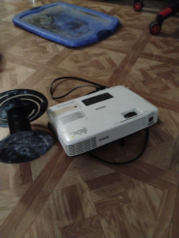 Epson Power lite 1735w With Ceiling Mount