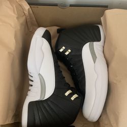 DS jordan 12 playoffs size 6.5y