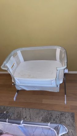 Baby Delight bassinet white