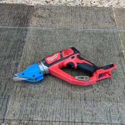 Milwaukee Cordless Shear – Clean Cuts for Plastic, Vinyl, and More