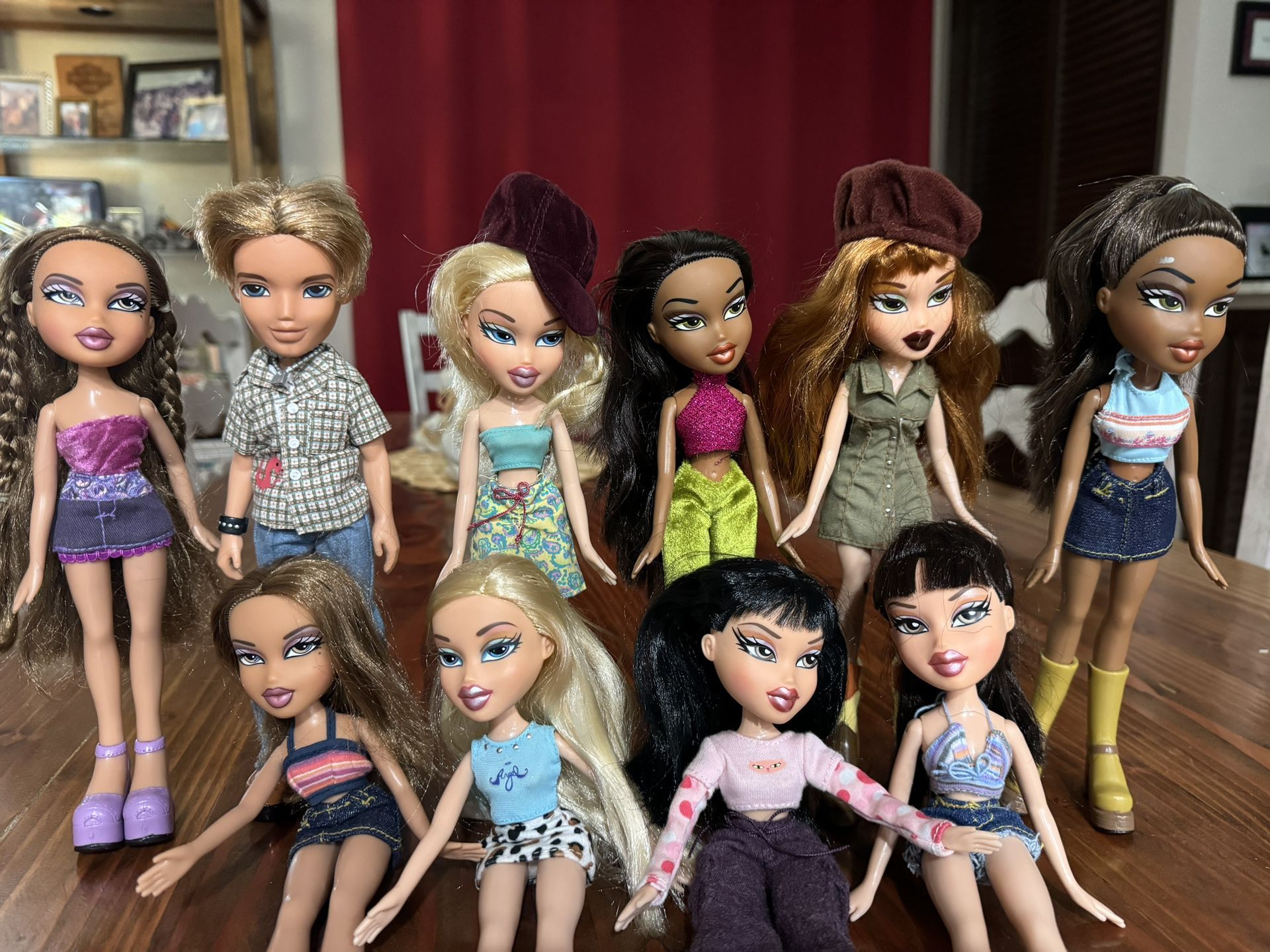 Vintage Bratz Dolls And Accessories 