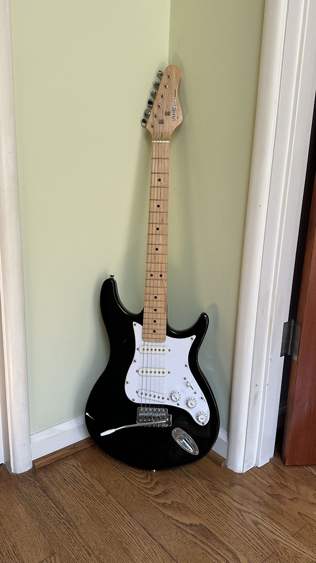 iAXE 393 Behringer Electric Guitar