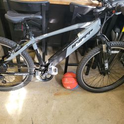 Hyper  E-Ride Mountain Bike