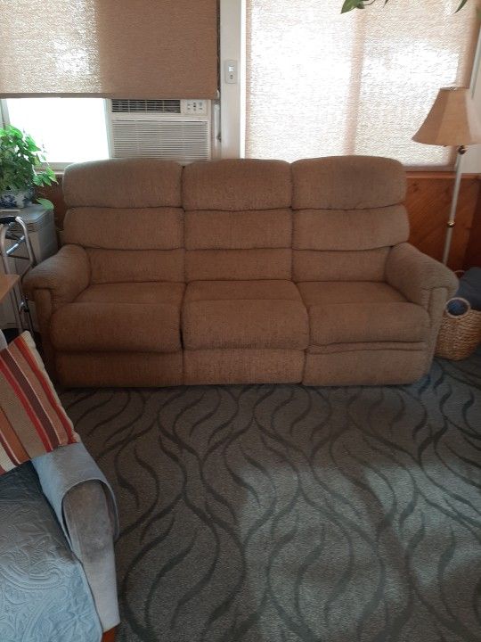 COUCH WITH BUILT IN RECLINERS