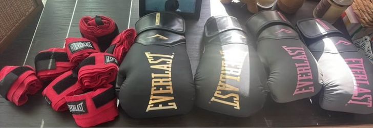 Boxing gloves everlast