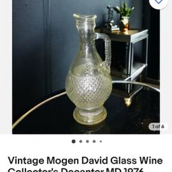 Vintage Mogen David Glass Wine Collecters Decanter Md1976