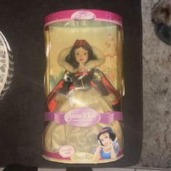 Vintage Disney Princess Porcelain Doll: Snow White