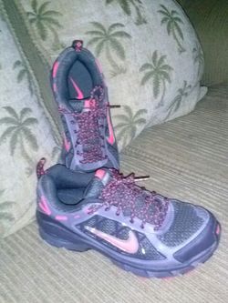 Woman nikies size: 8