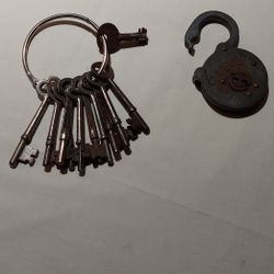 Vitage Keys And Lock