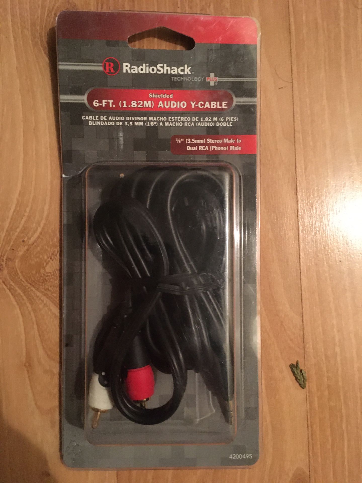 Radio Shack 6 ft Audio Y-Cable new 