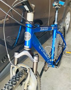 Trek mountain Bike, Alpha aluminum frame size medium , Double walls rims size 26”,Suitable 5’6”to 6’ riders