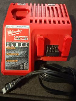Milwaukee M12/M18 Combo Charger