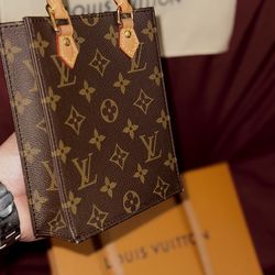 AUTHENIC* louis vuitton petit sac plat