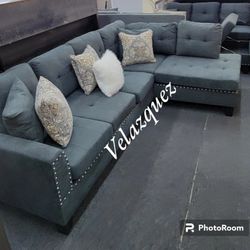 
✅️"2 pc Grey color  like velvet fabric sectional sofa with chaise and nail head trim"✅️