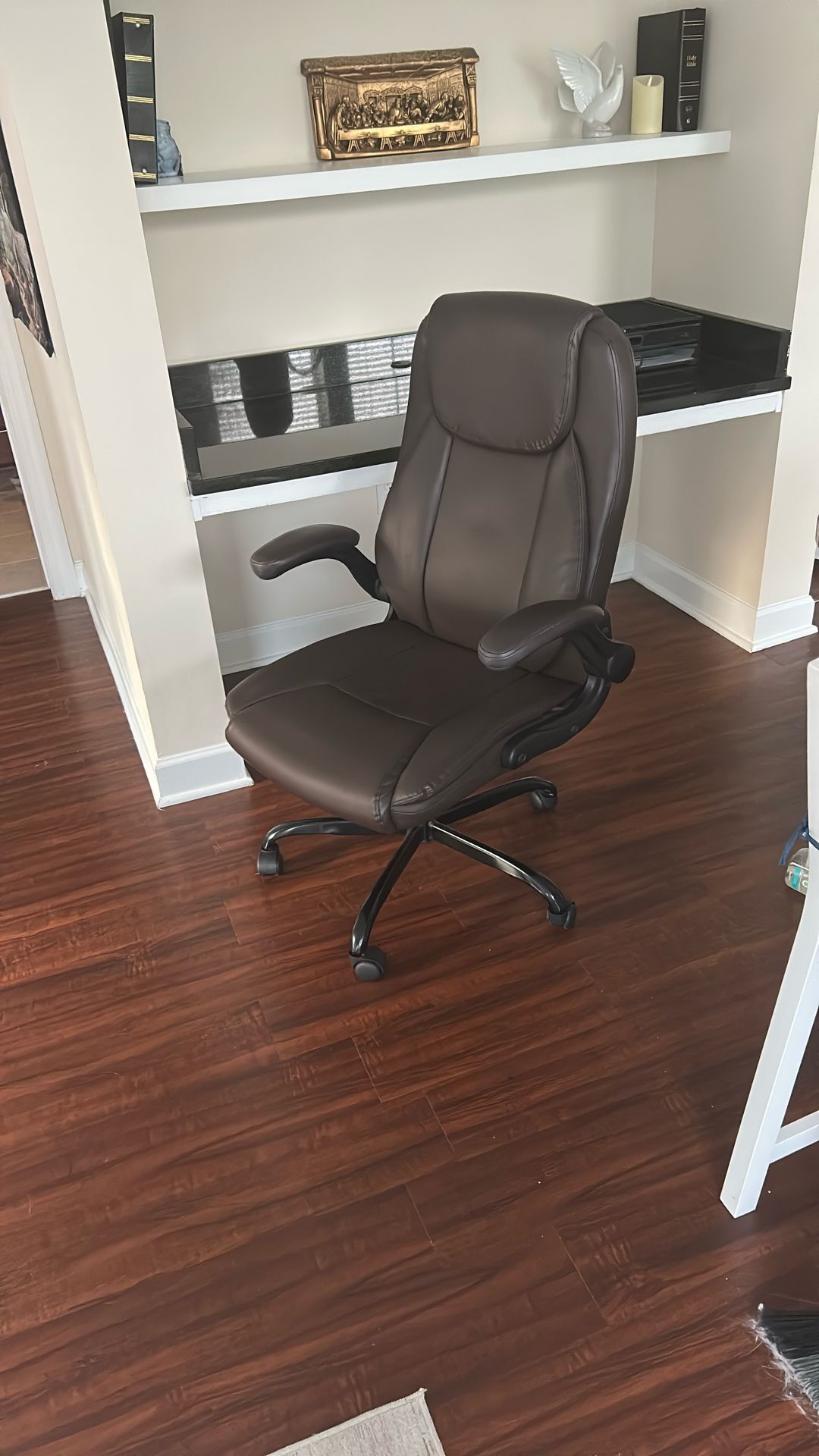 NEO CHAIR Ergonomic Office Desk Gaming Computer Chair Executive High Back Support Flip-up Arms Adjustable Height Swivel Rolling Wheels Comfy PU Leathe